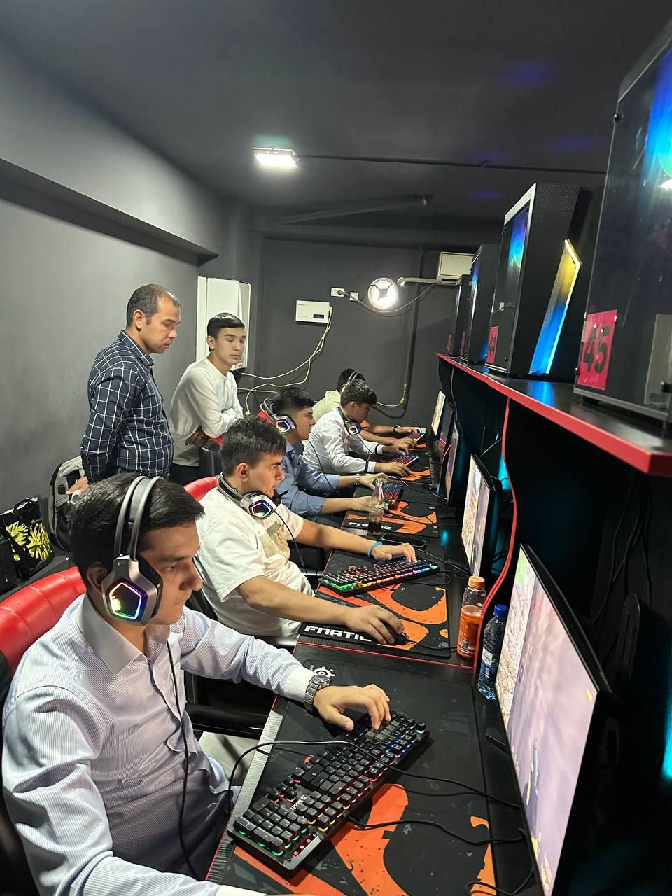 BITIda talabalar o'rtasida  KIBERSPORT bòyicha COUNTER- STRIKE turi musobaqasi o'tkazildi.