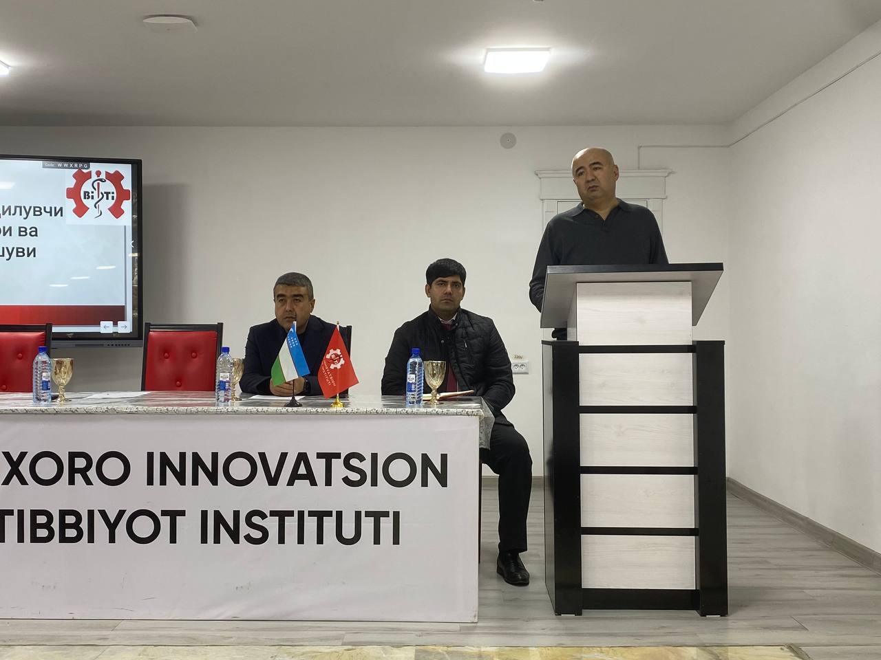 Buxoro innovatsion tibbiyot instituti talabalari va ichki ishlar xodimlari rahbarlari ishtirokida davra suhbati boʻlib oʻtdi.