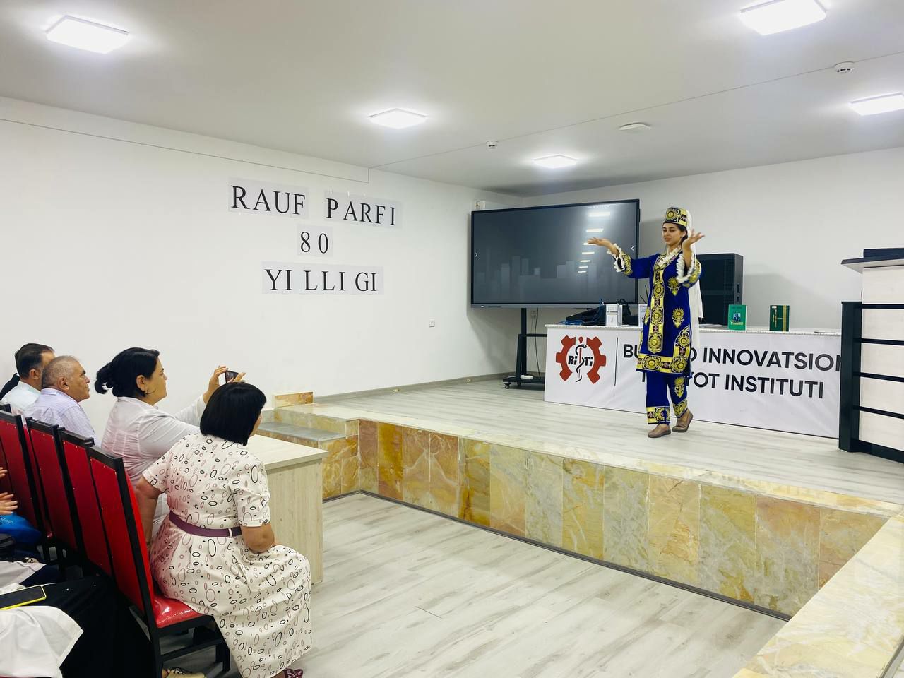 Buxoro innovatsion institutida O'zbekiston xalq shoiri Rauf Parfi tavalludining 80 yilligiga bag'ishlangan badiiy tadbir