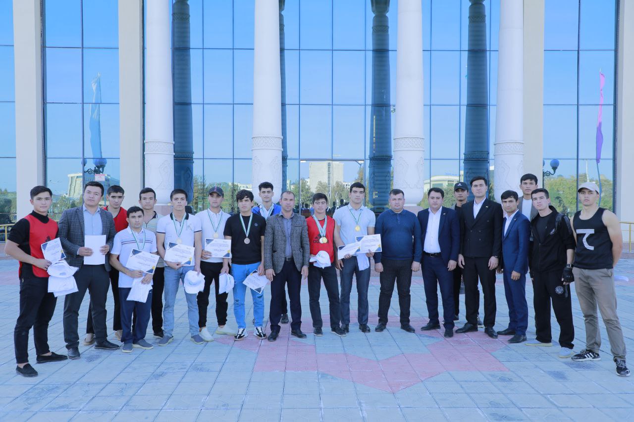 Yoshlar markazida Oliy ta'lim muassasalari  talabalari òrtasida "STREET WORKOUT" sport turi bòyicha Òzbekiston yoshlar ittifoqi ochiq turniri