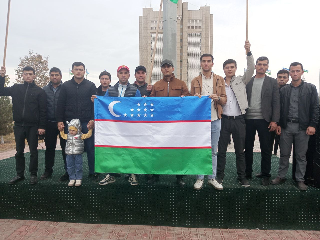 Davlat Bayrog'i qabul qilinganligi munosabati bilan tashkilashtirilgan viloyat tadbirida  talabalar ishtirok etdilar