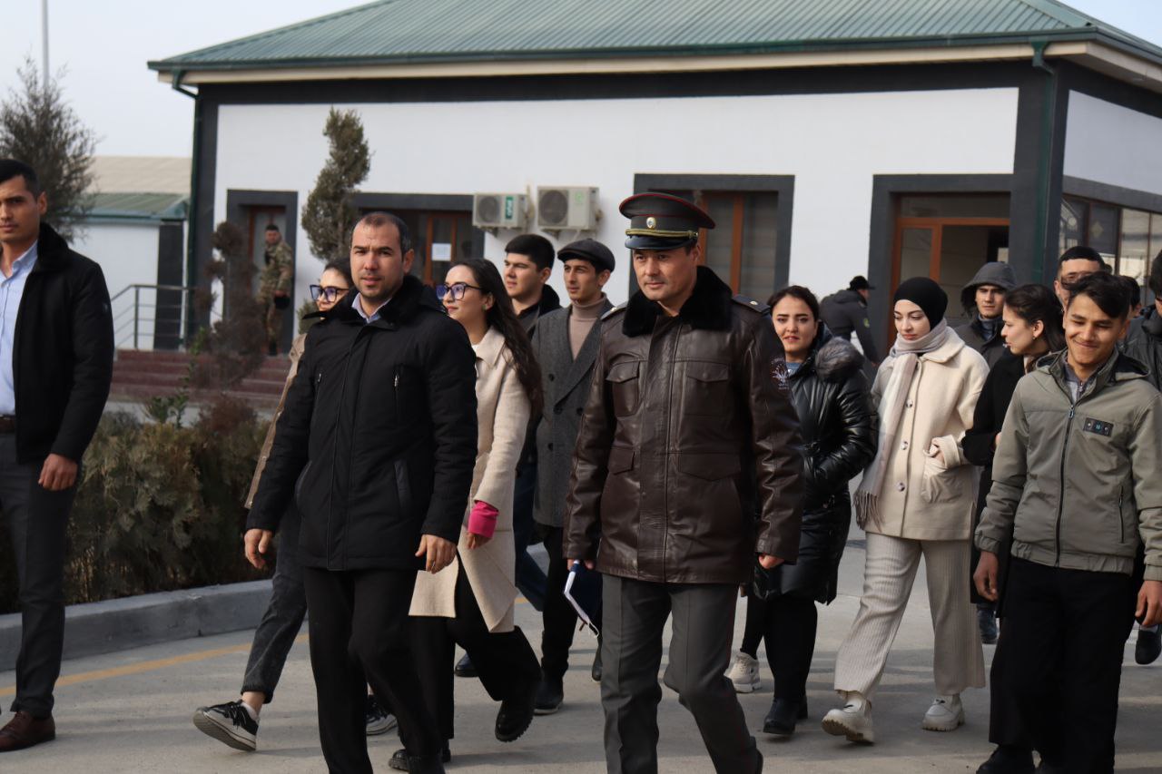 Buxoro innovatsion tibbiyot instituti talabalari  bilan 28803-harbiy  qismga uyushtirilgan  sayohat va soha mutaxassislari bilan uchrashuv  