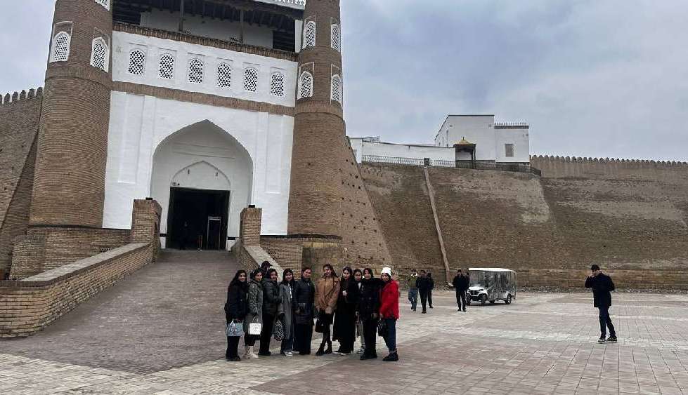 Узбекистон энг янги тарихи фанидан саёр дарс 1 р- 24 гурухи .