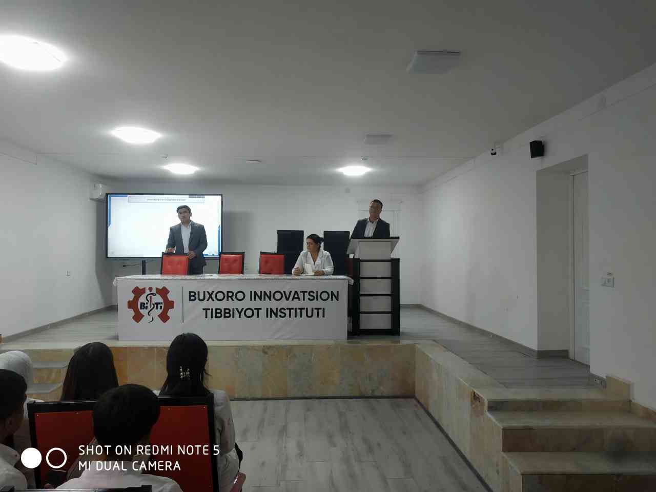 Buxoro innovatsion tibbiyot instituti talabalari bilan  yoshlarni yod g'oyalardan saqlash maqsadida “Ogohlikni men qanday his etaman?”, “Agar ogohsan, sen...”  va "Kiber xavfsizligi"  mavzularida    davra suhbatlari o‘tkazildi