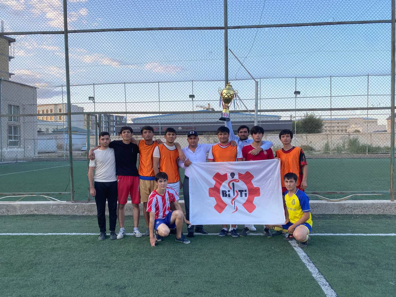 Buxoro innovatsion tibbiyot institutida FUTBOL turi bo’yicha REKTOR KUBOGI musobaqasi
